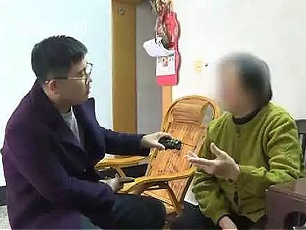 Cho con 34 năm, người mẹ tìm lại để nhờ vả nhưng bị từ chối