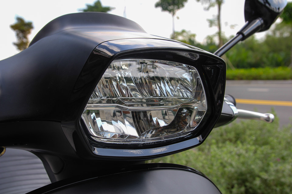 Chi tiết Vespa Sprint Notte - động cơ mới, giá 78,5 triệu đồng