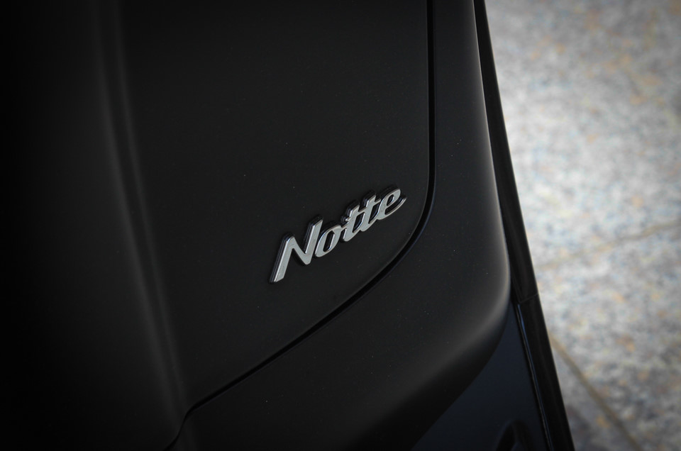 Chi tiết Vespa Sprint Notte - động cơ mới, giá 78,5 triệu đồng