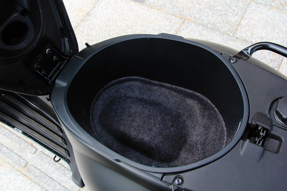 Chi tiết Vespa Sprint Notte - động cơ mới, giá 78,5 triệu đồng