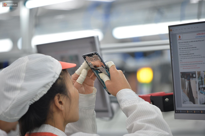 Lộ diện điện thoại Vsmart: Camera kép đặt dọc, màn hình gần tràn viền