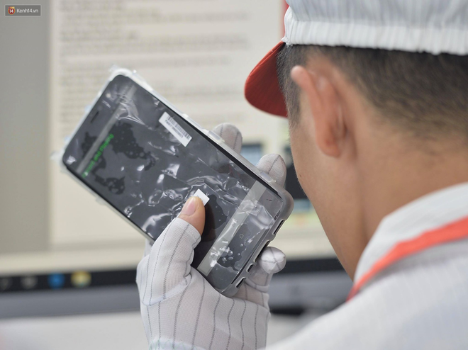 Lộ diện điện thoại Vsmart: Camera kép đặt dọc, màn hình gần tràn viền