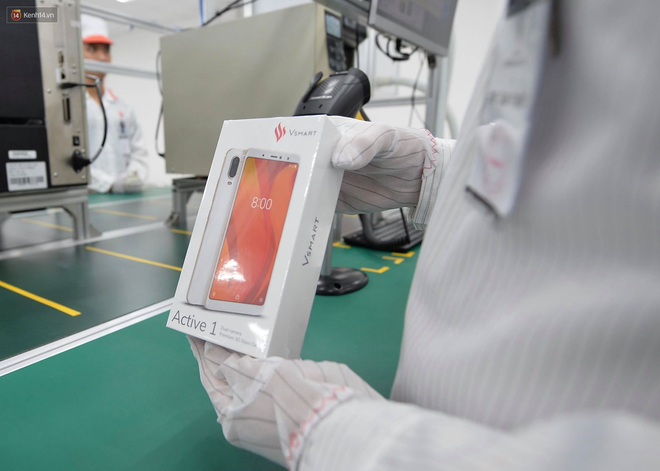 Lộ diện điện thoại Vsmart: Camera kép đặt dọc, màn hình gần tràn viền