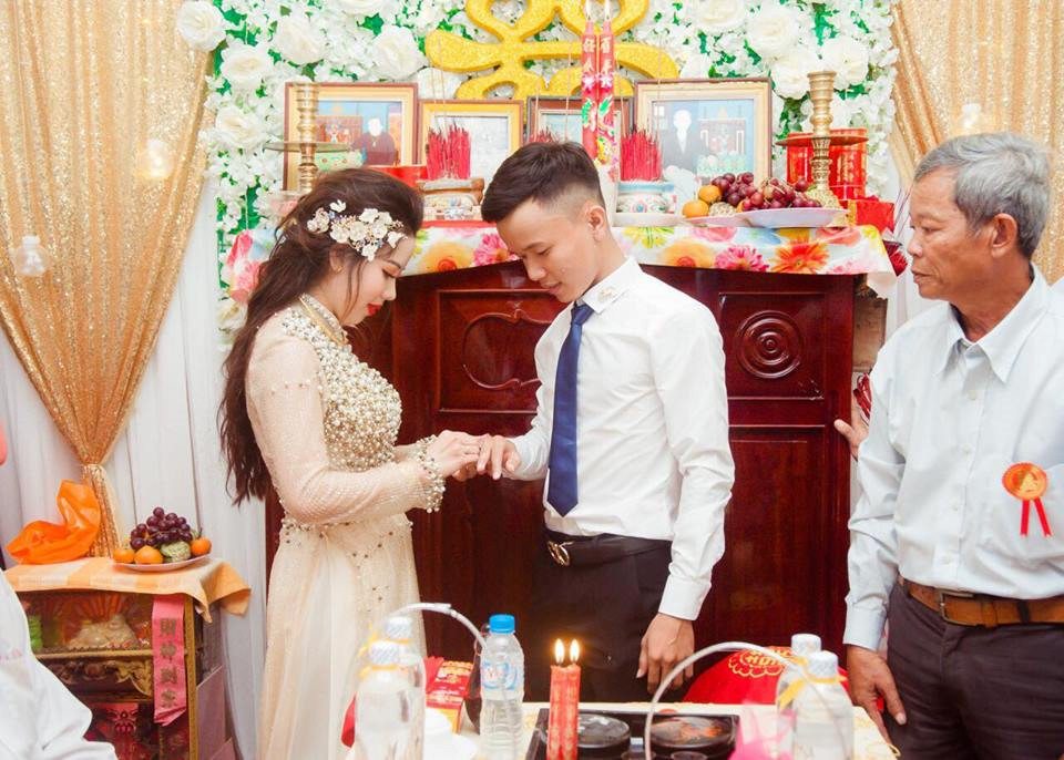 Chàng trai 9X cưới được vợ đẹp nhờ một lần like dạo