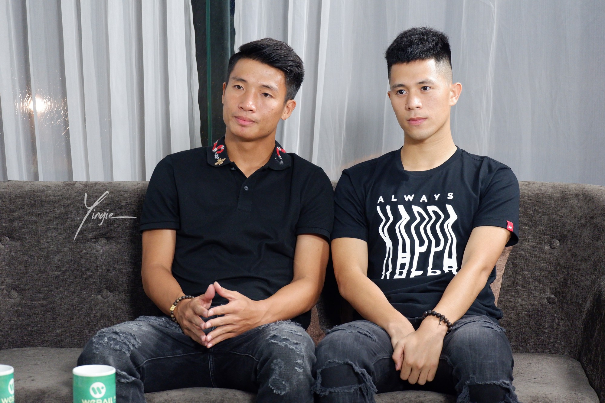 Thanh niên đau đầu vì có bạn gái mê cầu thủ Đình Trọng: Bắt cắt tóc, hành xử giống Trọng, còn muốn bạn trai dịu dàng như cách Tiến Dũng đối xử với Trọng