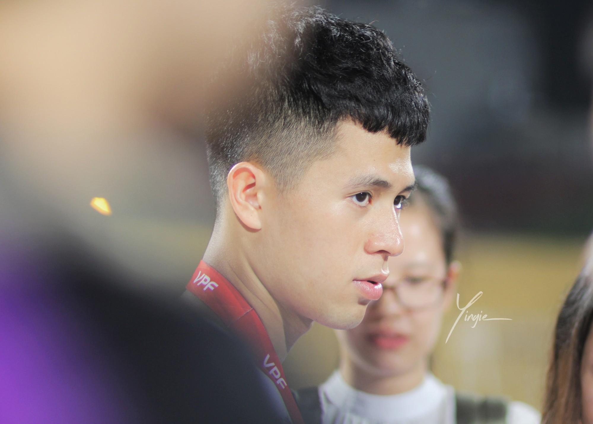 Thanh niên đau đầu vì có bạn gái mê cầu thủ Đình Trọng: Bắt cắt tóc, hành xử giống Trọng, còn muốn bạn trai dịu dàng như cách Tiến Dũng đối xử với Trọng