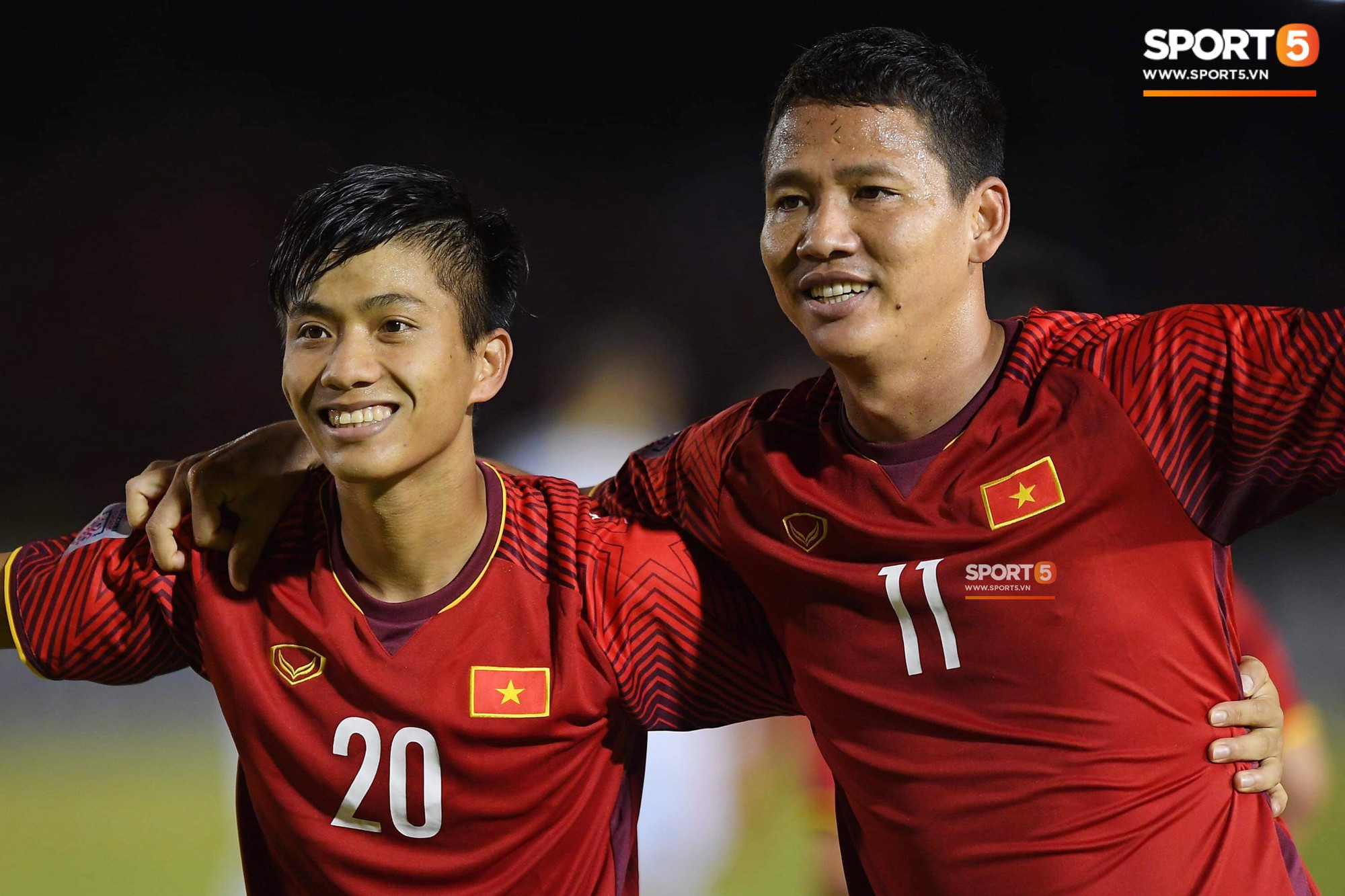 Báo Philippines mỉa mai Công Phượng ngốc nghếch nhưng thừa nhận Bầy chó hoang đã được ĐT Việt Nam dạy cho 1 bài học