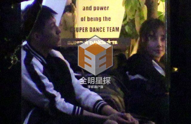 Tin đồn ngoại tình với Tiết Chi Khiêm còn chưa hết nóng, Lý Tiểu Lộ lại dính nghi vấn hẹn hò với đàn em Hoàng Cảnh Du