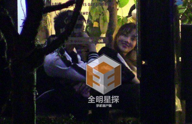 Tin đồn ngoại tình với Tiết Chi Khiêm còn chưa hết nóng, Lý Tiểu Lộ lại dính nghi vấn hẹn hò với đàn em Hoàng Cảnh Du