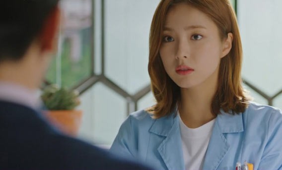 Chỉ một hành động mà vợ khiến chồng xanh mặt sau khi mượn 10 triệu để đưa bồ đi ăn nhà hàng