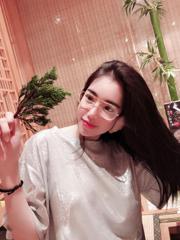 Elly Trần bỗng khác lạ với mái tóc ngắn, khuôn mặt như búp bê