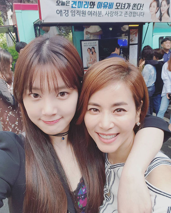 Mama Chuê Nàng Dae Jang Geum khoe 3 người con đẹp như hoa: 2 con gái đều là diễn viên, quý tử lần đầu lộ diện