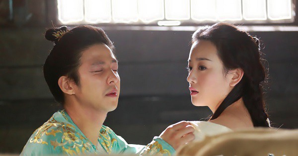 Cách trả thù chồng ngoại tình sốc không thể tưởng của người đàn bà trong tiểu thuyết gây tranh cãi dữ dội