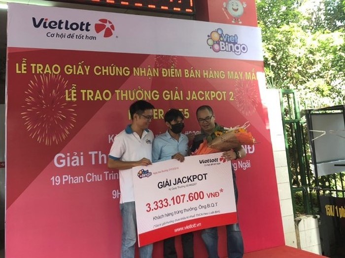 Chơi bao 7, liên tiếp 3 khách hàng trở thành tỷ phú Vietlott trong 1 tháng