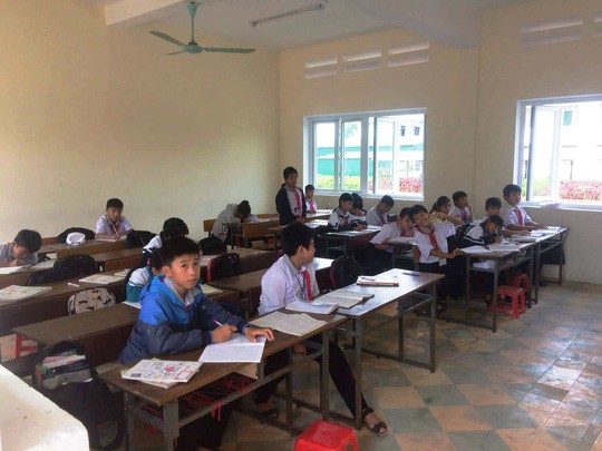 Kiểm điểm hiệu trưởng, thu hồi phiếu điều tra học sinh vụ 231 cái tát