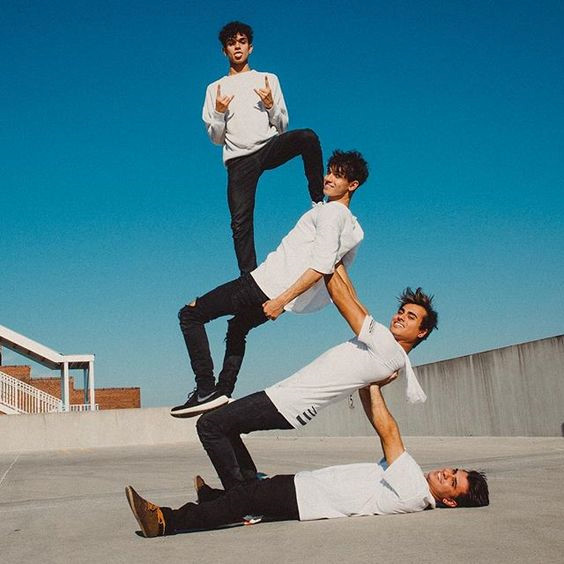 4 anh em điển trai, chưa quá 25 tuổi đã sở hữu tài sản triệu đô