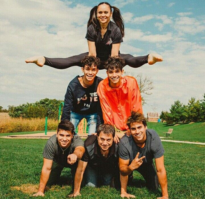 4 anh em điển trai, chưa quá 25 tuổi đã sở hữu tài sản triệu đô