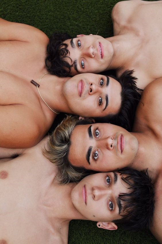 4 anh em điển trai, chưa quá 25 tuổi đã sở hữu tài sản triệu đô