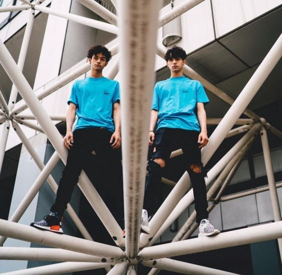 4 anh em điển trai, chưa quá 25 tuổi đã sở hữu tài sản triệu đô