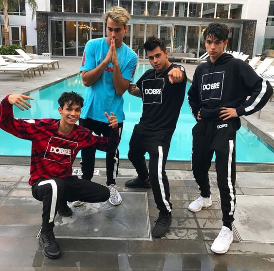 4 anh em điển trai, chưa quá 25 tuổi đã sở hữu tài sản triệu đô