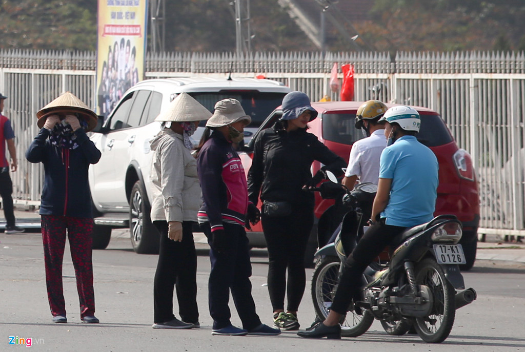 Những hàng ghế trống ở Bacolod và chiếc vé đắt đỏ tại Mỹ Đình