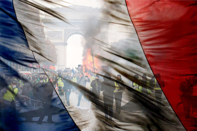 Đằng sau bức tượng vỡ nát tại Khải Hoàn Môn: Thảm sát di sản là cuộc tấn công vào lòng tin và tinh thần cả một dân tộc