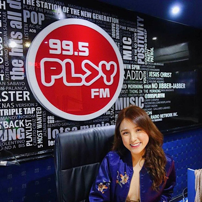 Cổ động viên Philippines xinh đẹp hút hồn tại AFF Cup 2018