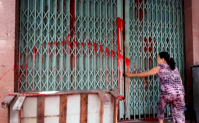 Kêu cứu vì bị nhóm đòi nợ thuê tạt sơn, dọa giết cả nhà