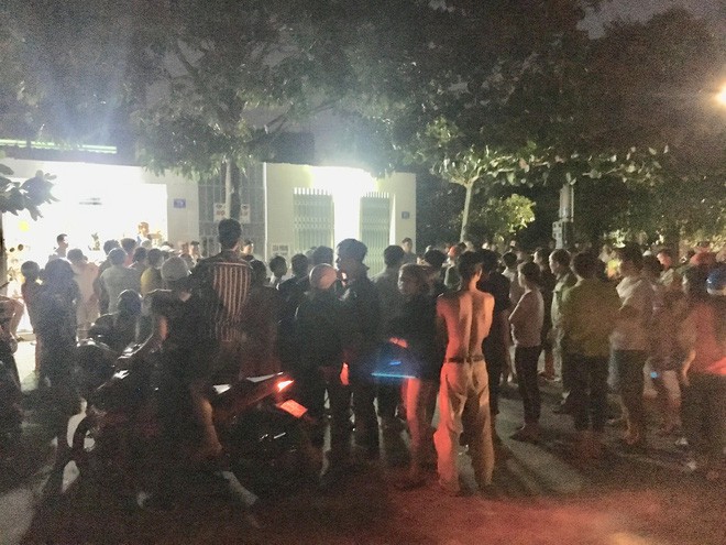 Giết người tình rồi cầm con dao dính đầy máu đến công an đầu thú