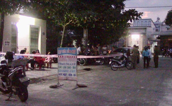 Giết người tình rồi cầm con dao dính đầy máu đến công an đầu thú