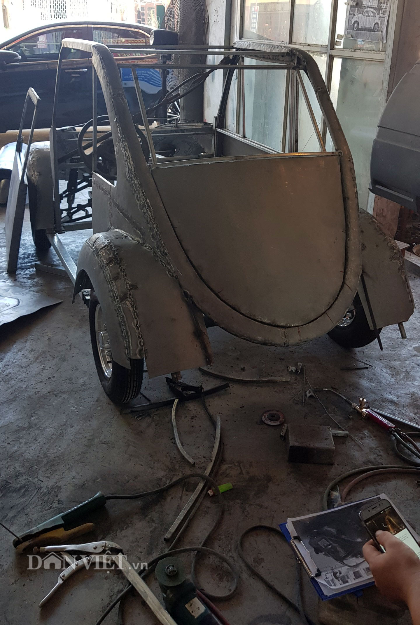 Video ảnh: Nam sinh trường huyện chế ô tô chạy bằng năng lượng mặt trời