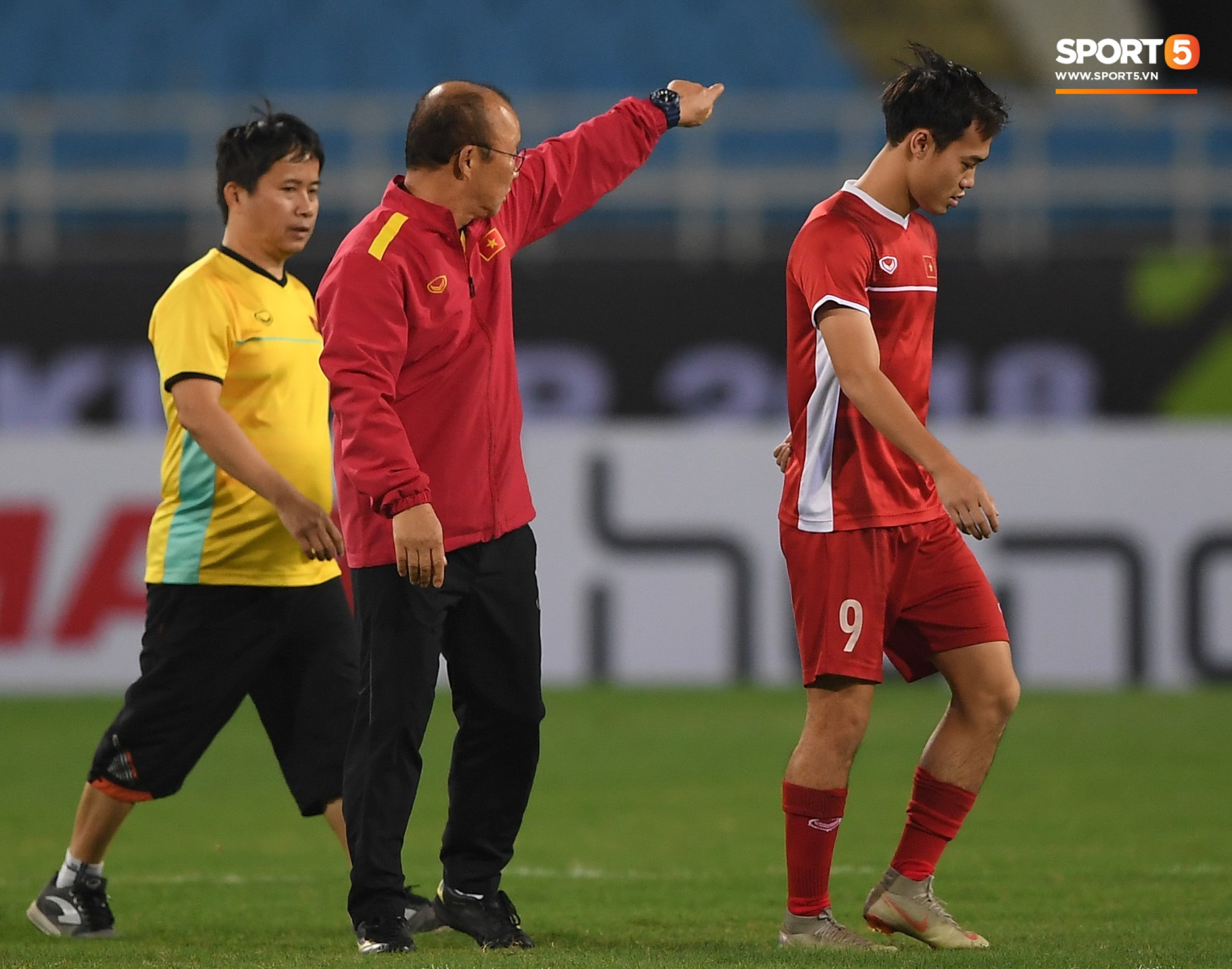 Văn Toàn tươi rói trong ngày trở lại, tuyển Việt Nam đón nhiều tin vui trước trận gặp Philippines