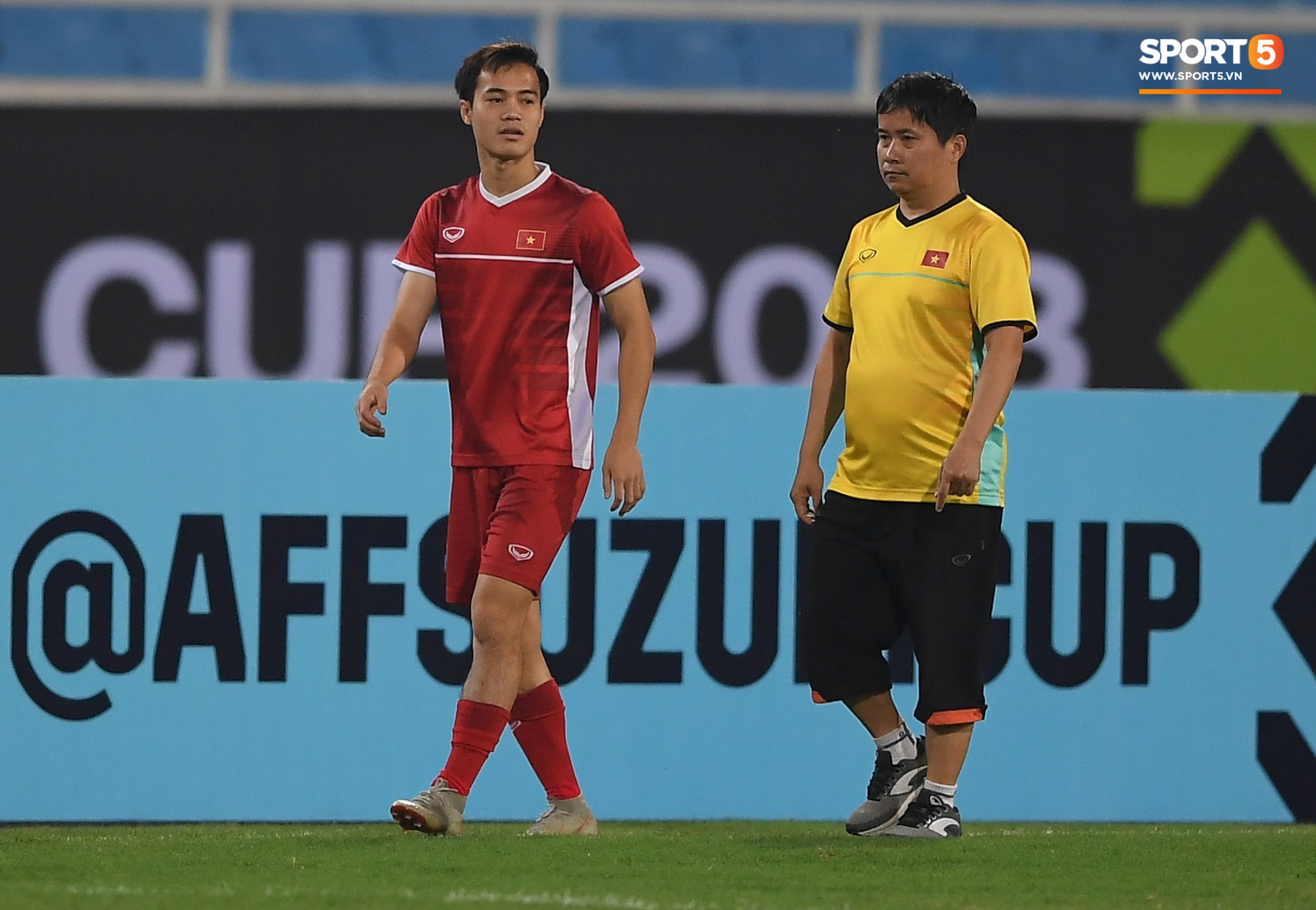 Văn Toàn tươi rói trong ngày trở lại, tuyển Việt Nam đón nhiều tin vui trước trận gặp Philippines