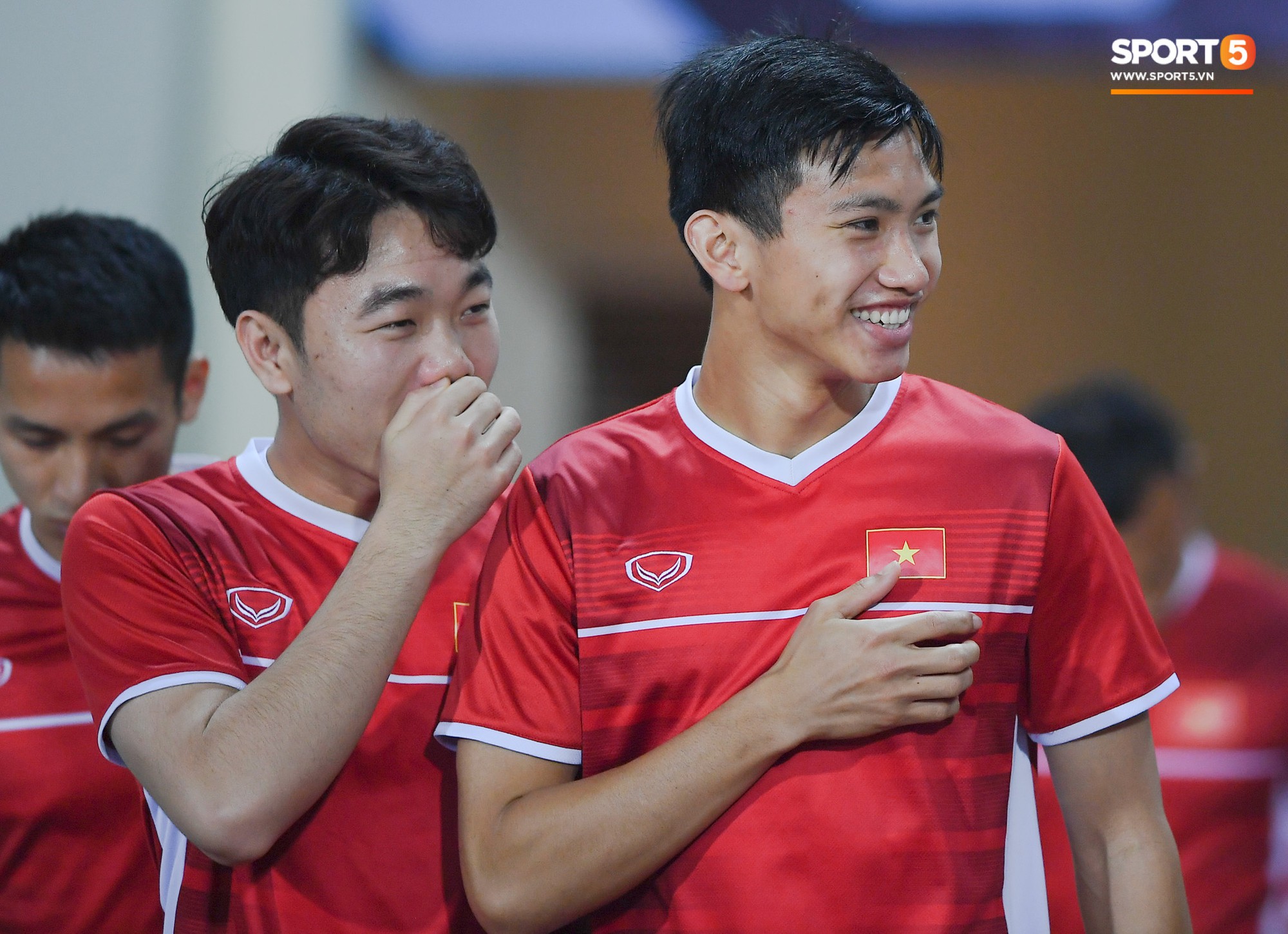 Văn Toàn tươi rói trong ngày trở lại, tuyển Việt Nam đón nhiều tin vui trước trận gặp Philippines