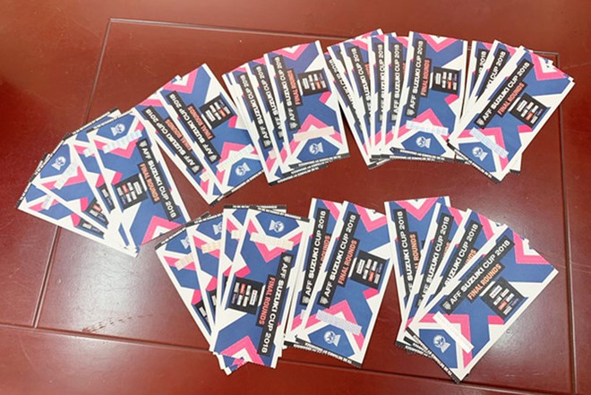 Bắt bảo vệ VFF bán vé mời trận bán kết AFF Cup của tuyển Việt Nam