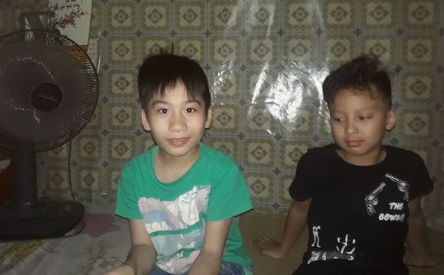 Hà Nội: Đang chơi trong ngõ, bé trai bị đàn 4 con chó lao ra cắn