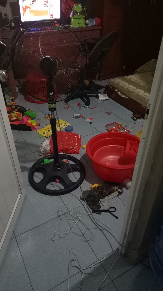 Lần đầu xa nhà 33 tiếng, vợ trẻ suýt khóc với bãi chiến trường khi quay về