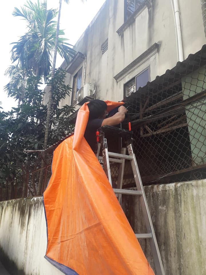 Được sếp tự tay làm mái che chỗ để xe cho, nhân viên lên mạng hớn hở khoe nhưng bất ngờ nhất vẫn là phản ứng của cộng đồng mạng... Được sếp tự tay làm mái che chỗ để xe cho, nhân viên lên mạng hớn hở khoe nhưng bất ngờ nhất vẫn là phản ứng của cộng đồng mạng...
