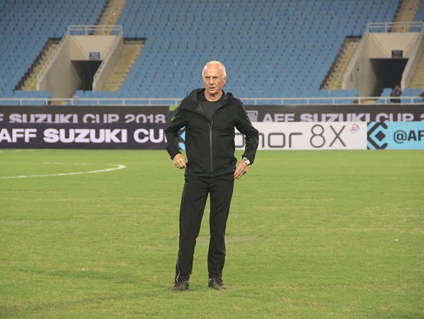 Trước ngày quyết đấu Việt Nam, đội trưởng Phil Younghusband nhận được chỉ đạo đặc biệt từ HLV Eriksson