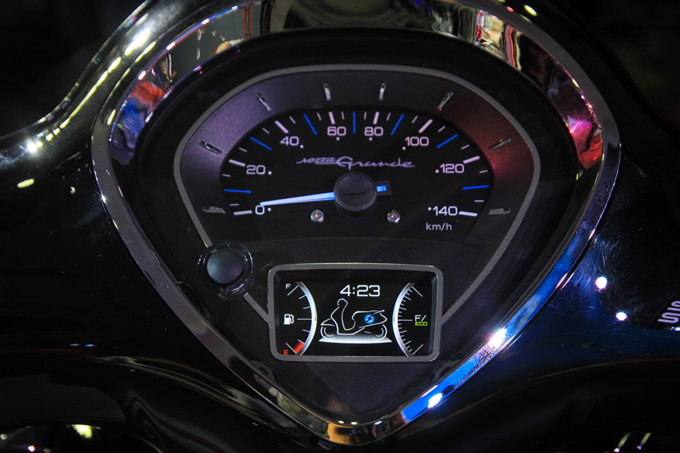 Chi tiết Yamaha Grande 2018 - Dáng mới, động cơ hybrid