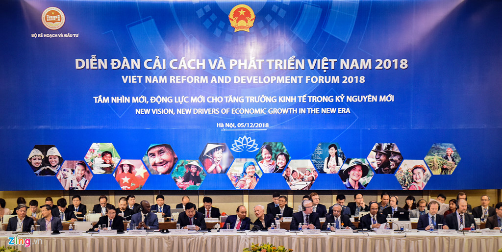 Thủ tướng nêu 3 đột phá, 2 động lực mới cho kinh tế VN 10 năm tới Thủ tướng nêu 3 đột phá, 2 động lực mới cho kinh tế VN 10 năm tới