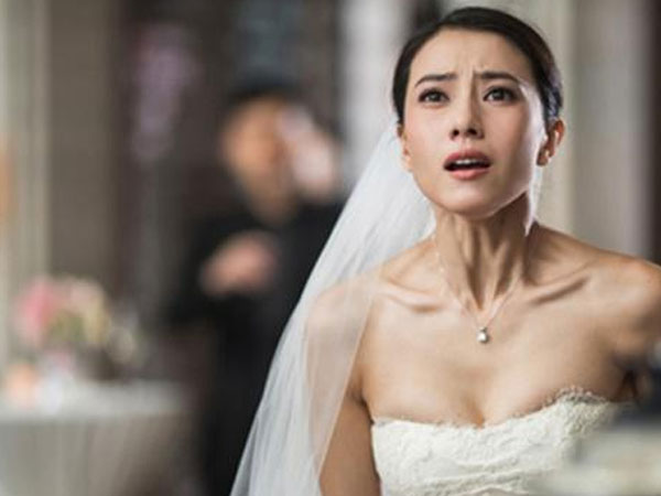 Hí hửng cưới chồng giàu rồi lặng người khi nhìn lên màn hình máy chiếu…