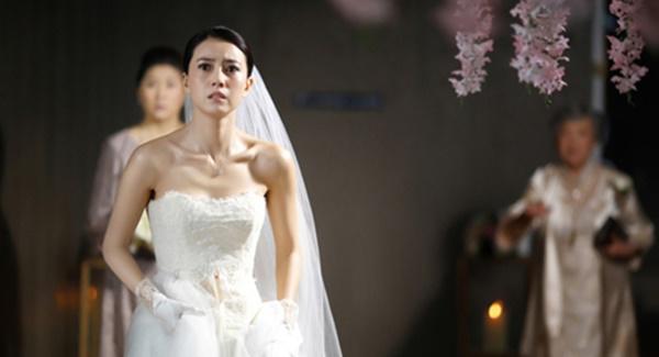 Hí hửng cưới chồng giàu rồi lặng người khi nhìn lên màn hình máy chiếu…