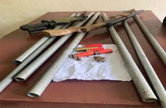 Vác dao kiếm, súng hoa cải tới quán ăn hỗn chiến, bắn đối thủ nhập viện