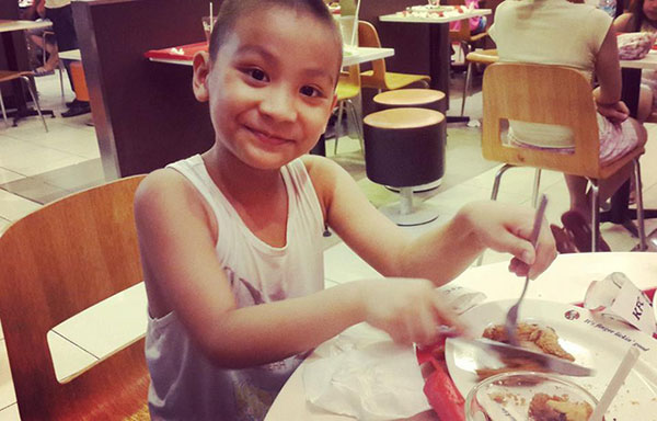 Cậu bé 9 tuổi đột nhiên bị xuất huyết não vì lý do ai cũng có thể mắc và lời cảnh báo từ người mẹ