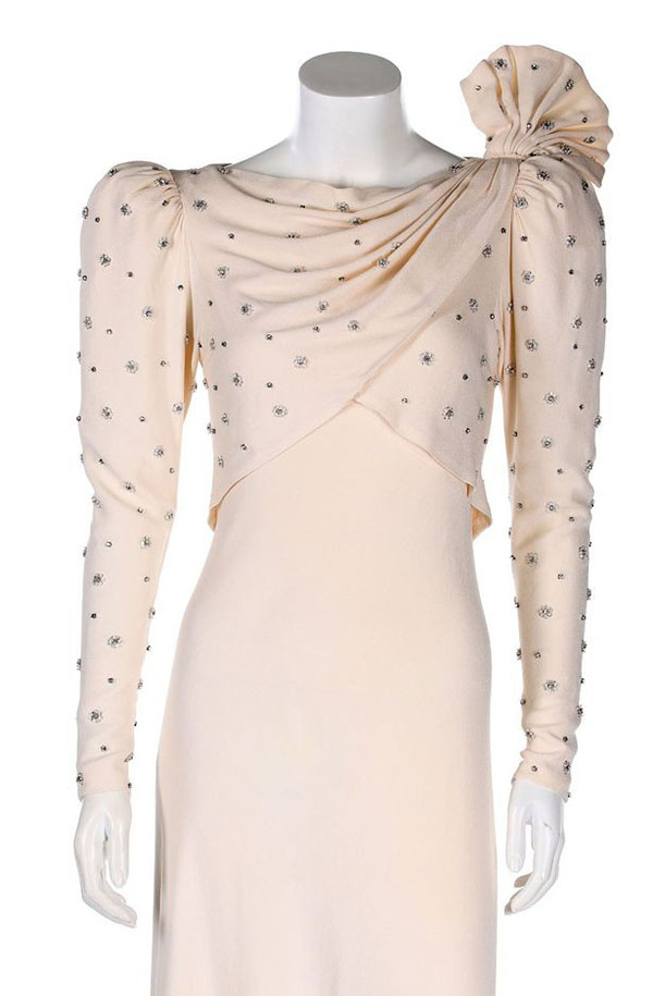 Chiếc đầm có số phận lênh đênh nhất của Công nương Diana: được mua tại cửa hàng đồ sida với giá rẻ bèo, nay lại chuẩn bị được đấu giá hàng tỷ