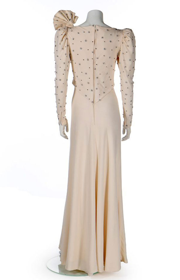 Chiếc đầm có số phận lênh đênh nhất của Công nương Diana: được mua tại cửa hàng đồ sida với giá rẻ bèo, nay lại chuẩn bị được đấu giá hàng tỷ