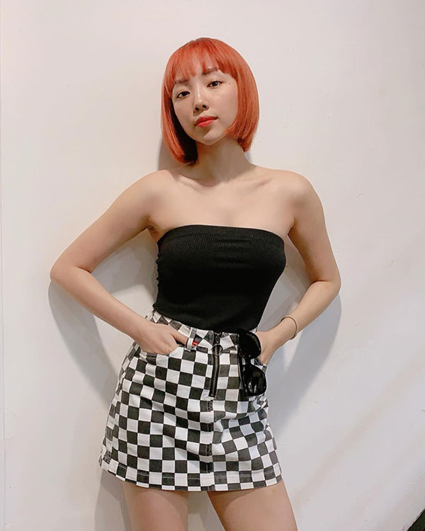 Tóc Tiên không gây nhàm chán với tóc ngắn, nhuộm màu nổi trội