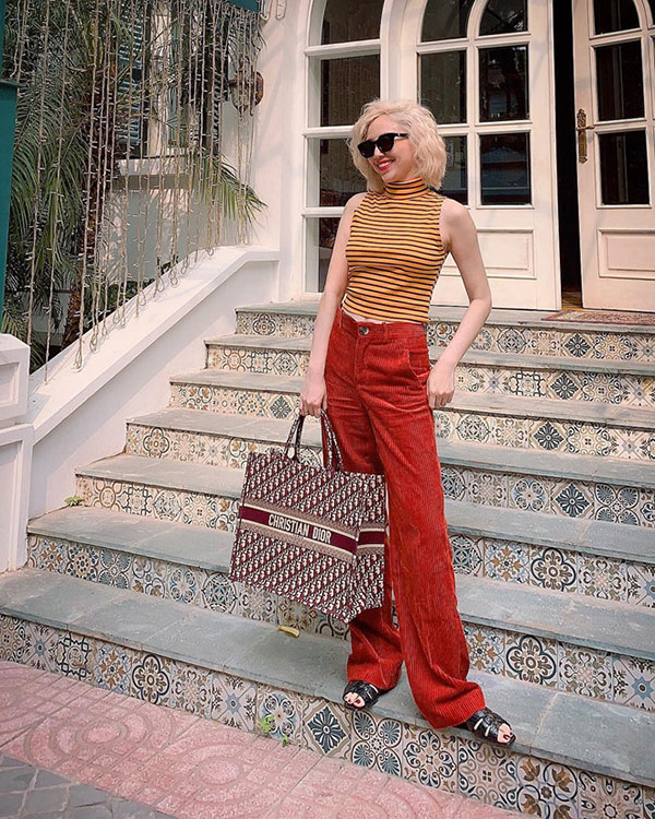 Tóc Tiên không gây nhàm chán với tóc ngắn, nhuộm màu nổi trội