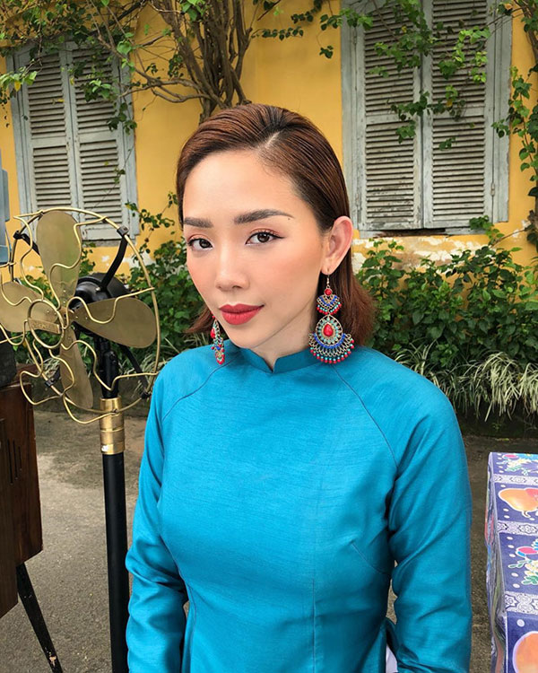 Tóc Tiên không gây nhàm chán với tóc ngắn, nhuộm màu nổi trội